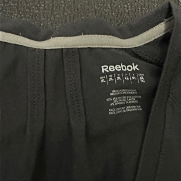Reebok Charcoal Short Sleeve Tee size XL - Picture 3 of 7